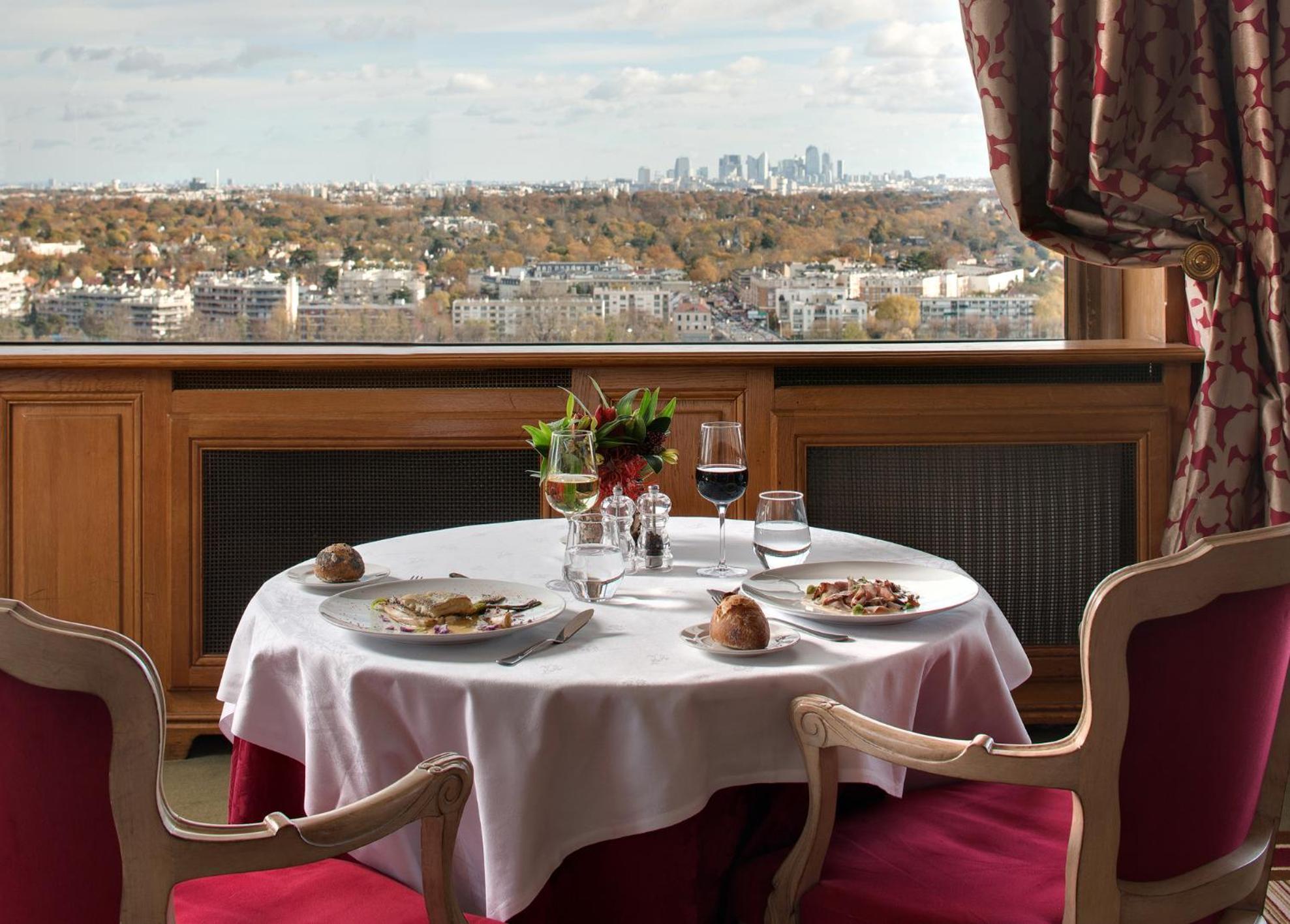 סן-ז'רמן-אן-לה Pavillon Henri IV Hotel Restaurant Gastronomique Terrasse מראה חיצוני תמונה