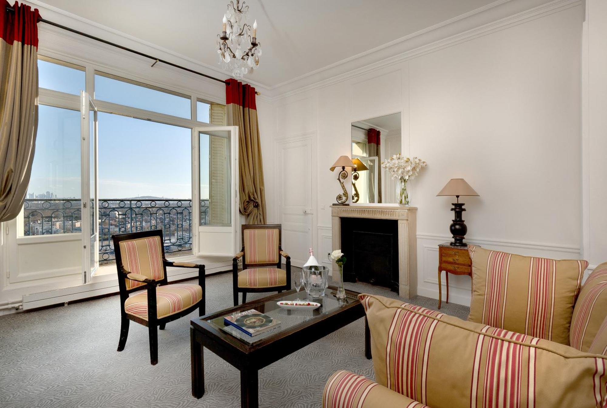 סן-ז'רמן-אן-לה Pavillon Henri IV Hotel Restaurant Gastronomique Terrasse מראה חיצוני תמונה
